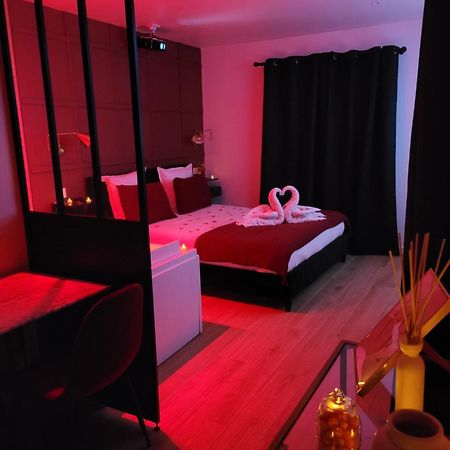 Nuit D'Evasion Love Room Avec Baignoire Balneotherapie Tolón Exterior foto