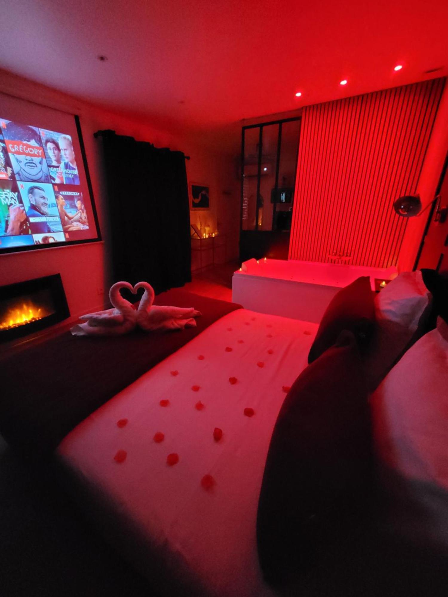 Nuit D'Evasion Love Room Avec Baignoire Balneotherapie Tolón Exterior foto