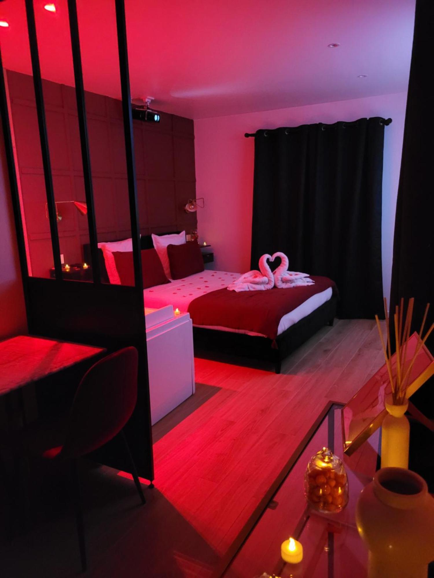 Nuit D'Evasion Love Room Avec Baignoire Balneotherapie Tolón Exterior foto