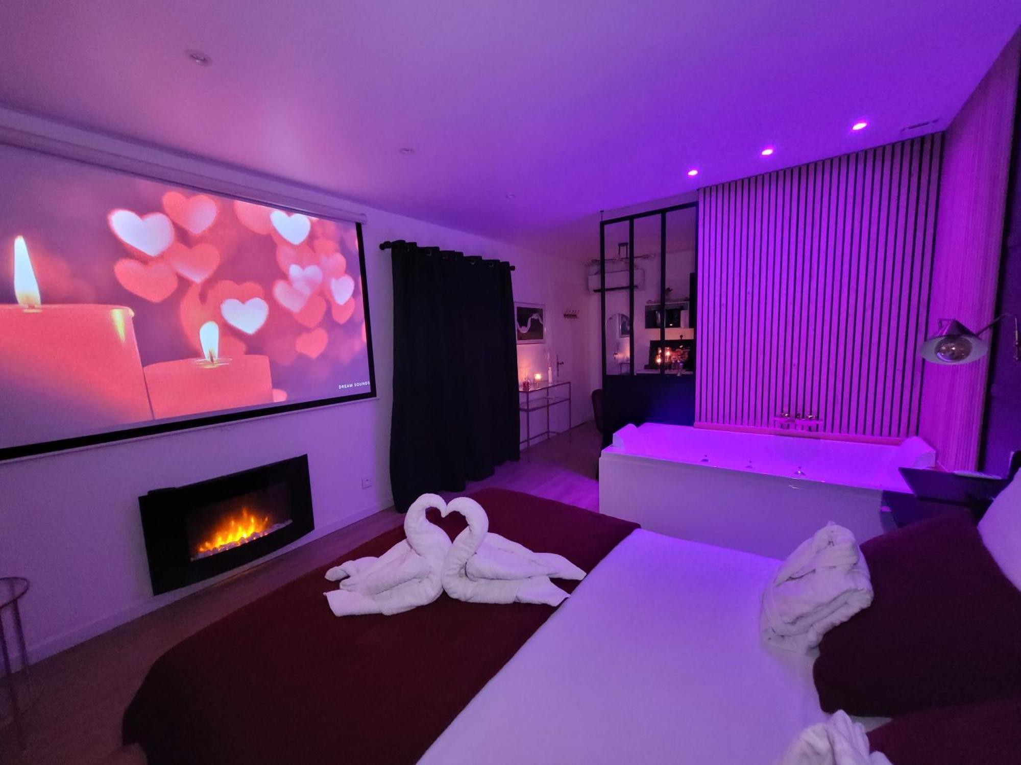 Nuit D'Evasion Love Room Avec Baignoire Balneotherapie Tolón Exterior foto